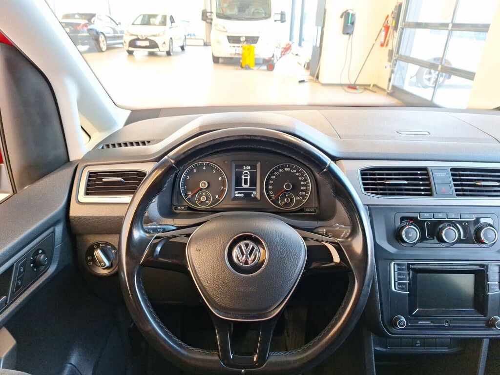 Volkswagen Caddy Maxi 2015 Punainen