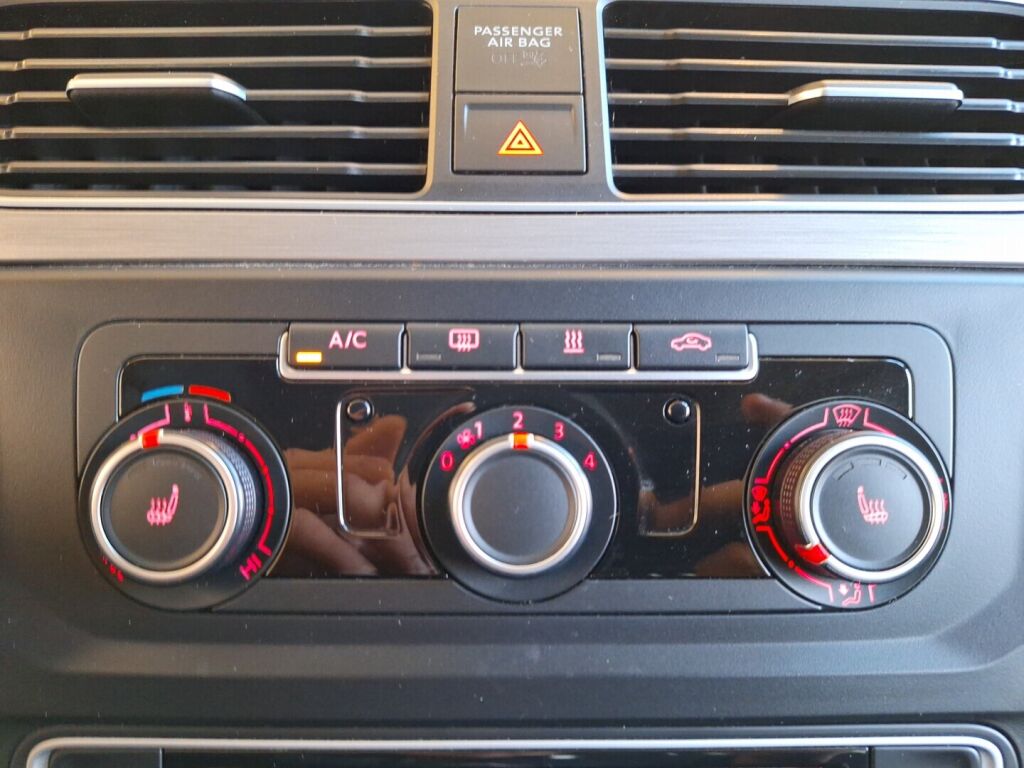 Volkswagen Caddy Maxi 2015 Punainen