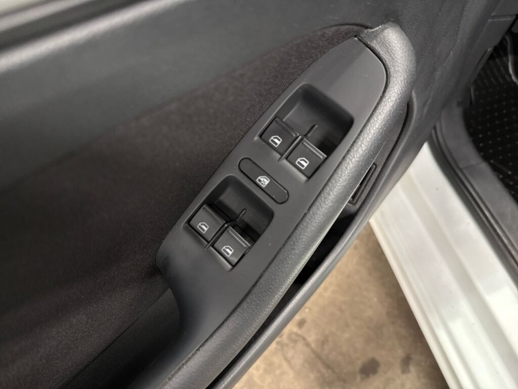 Volkswagen Jetta 2015 Valkoinen