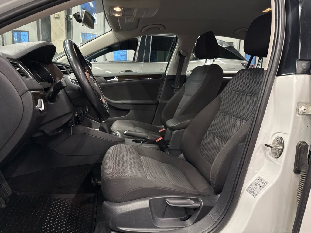 Volkswagen Jetta 2015 Valkoinen