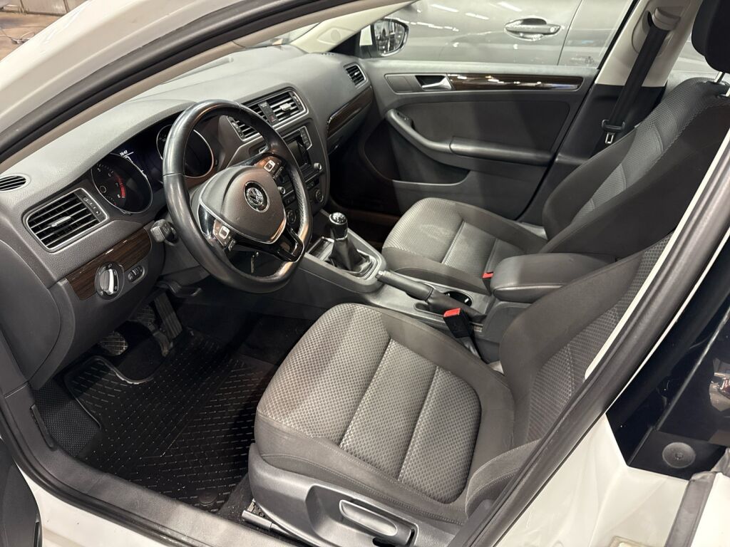 Volkswagen Jetta 2015 Valkoinen
