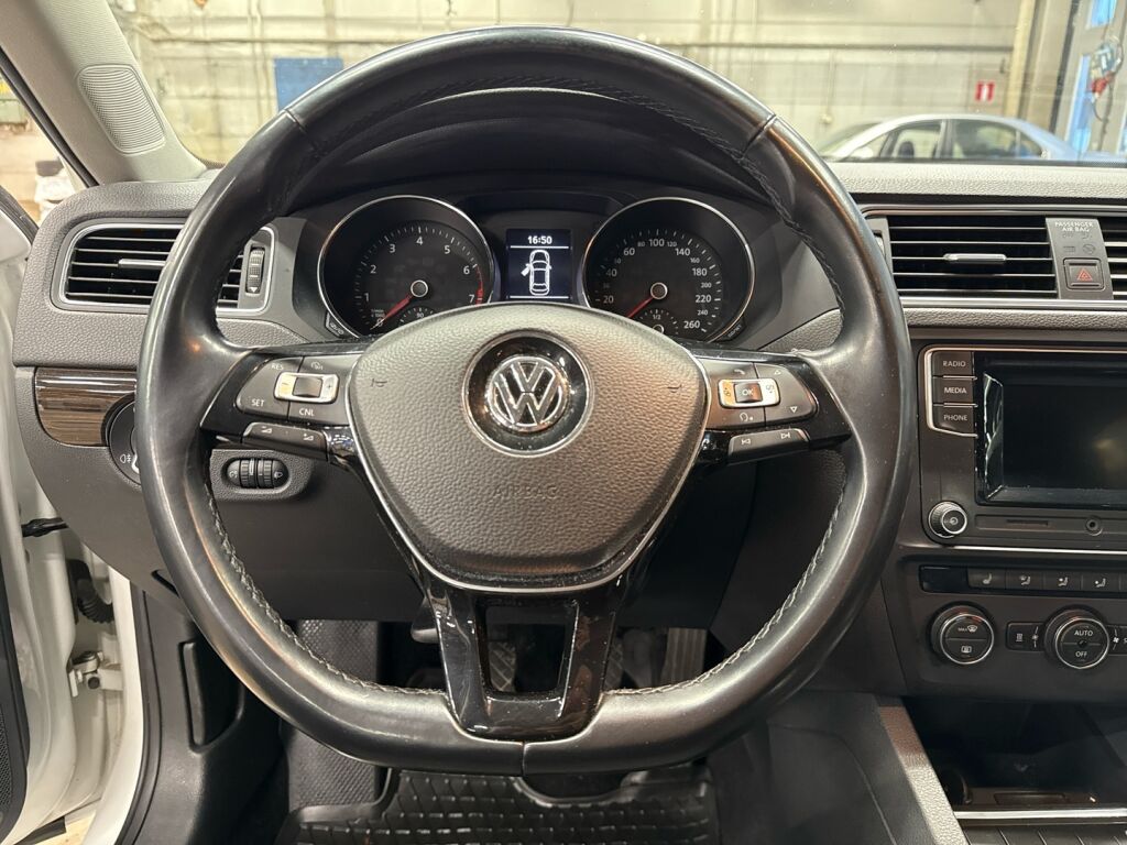 Volkswagen Jetta 2015 Valkoinen
