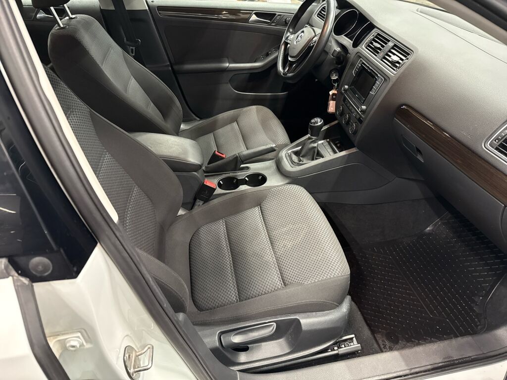 Volkswagen Jetta 2015 Valkoinen