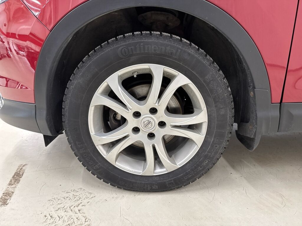 Nissan Qashqai 2015 Punainen