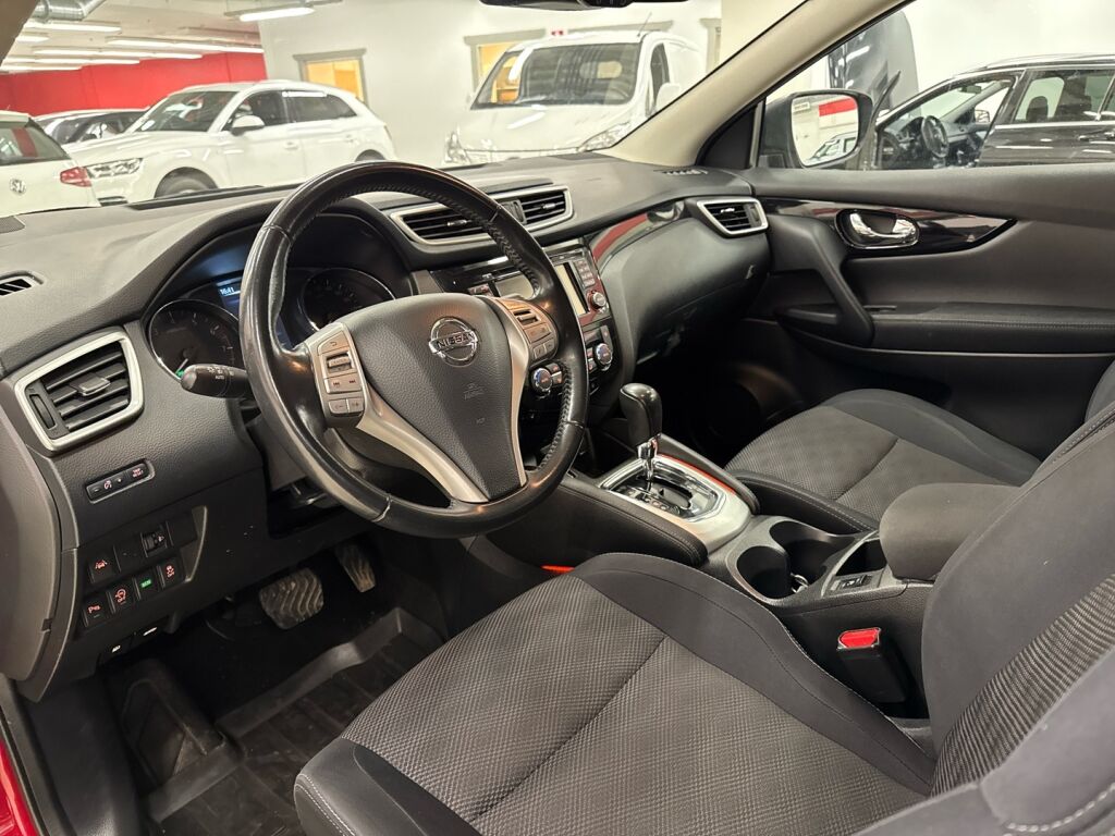 Nissan Qashqai 2015 Punainen