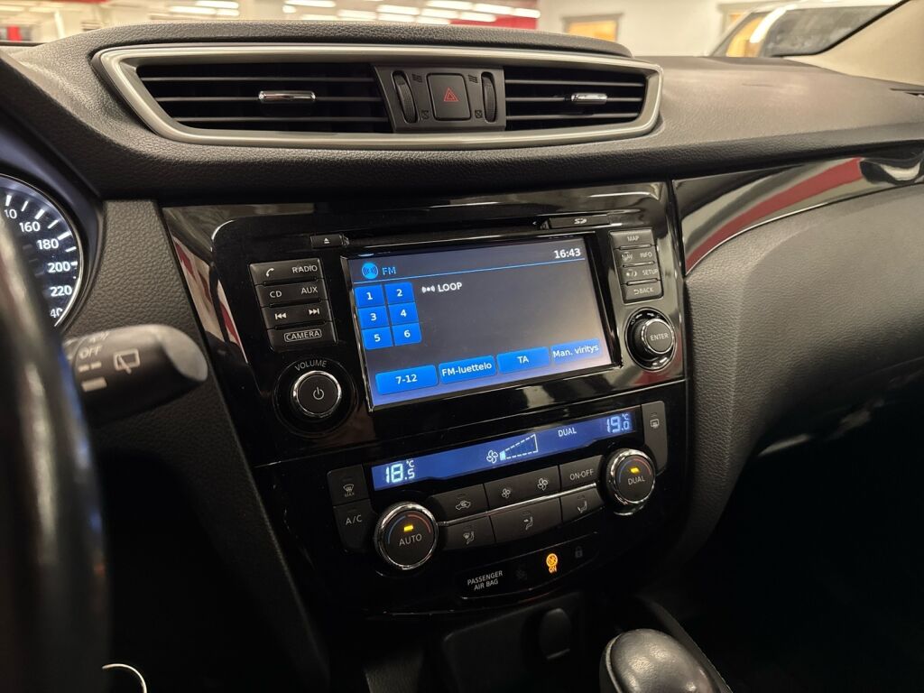 Nissan Qashqai 2015 Punainen