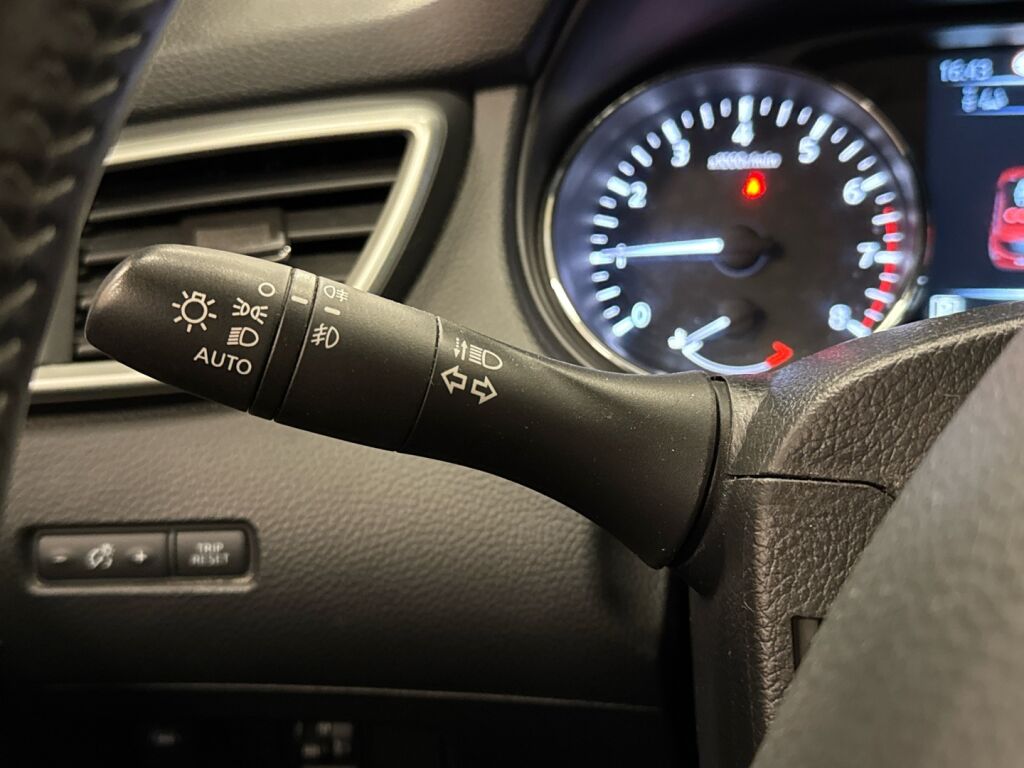 Nissan Qashqai 2015 Punainen