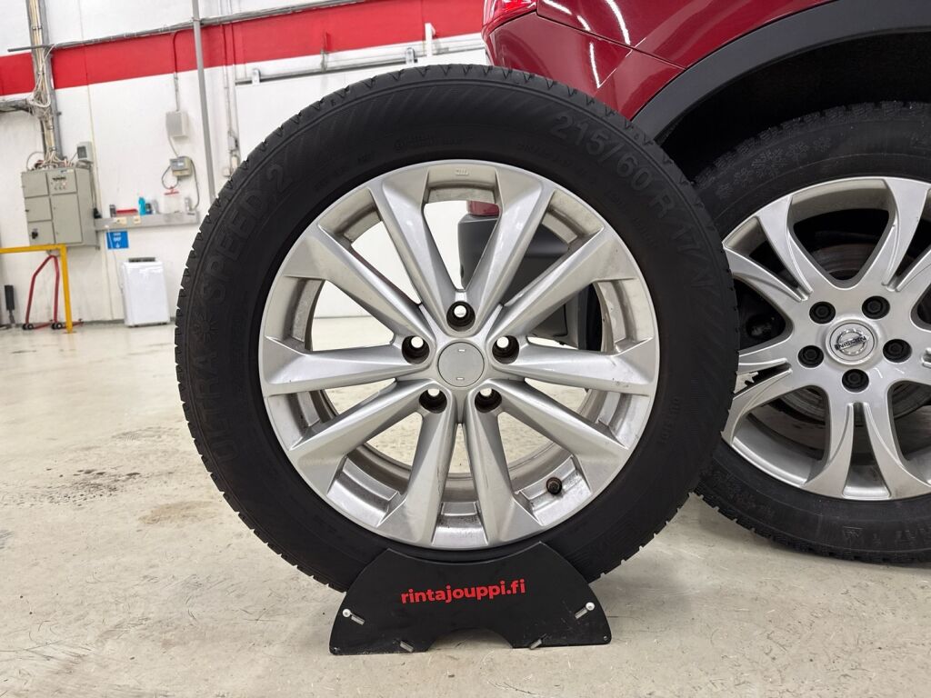 Nissan Qashqai 2015 Punainen