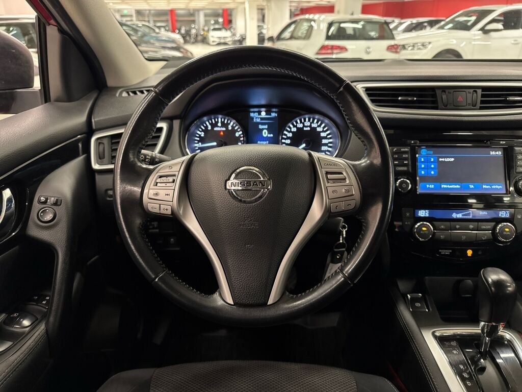 Nissan Qashqai 2015 Punainen
