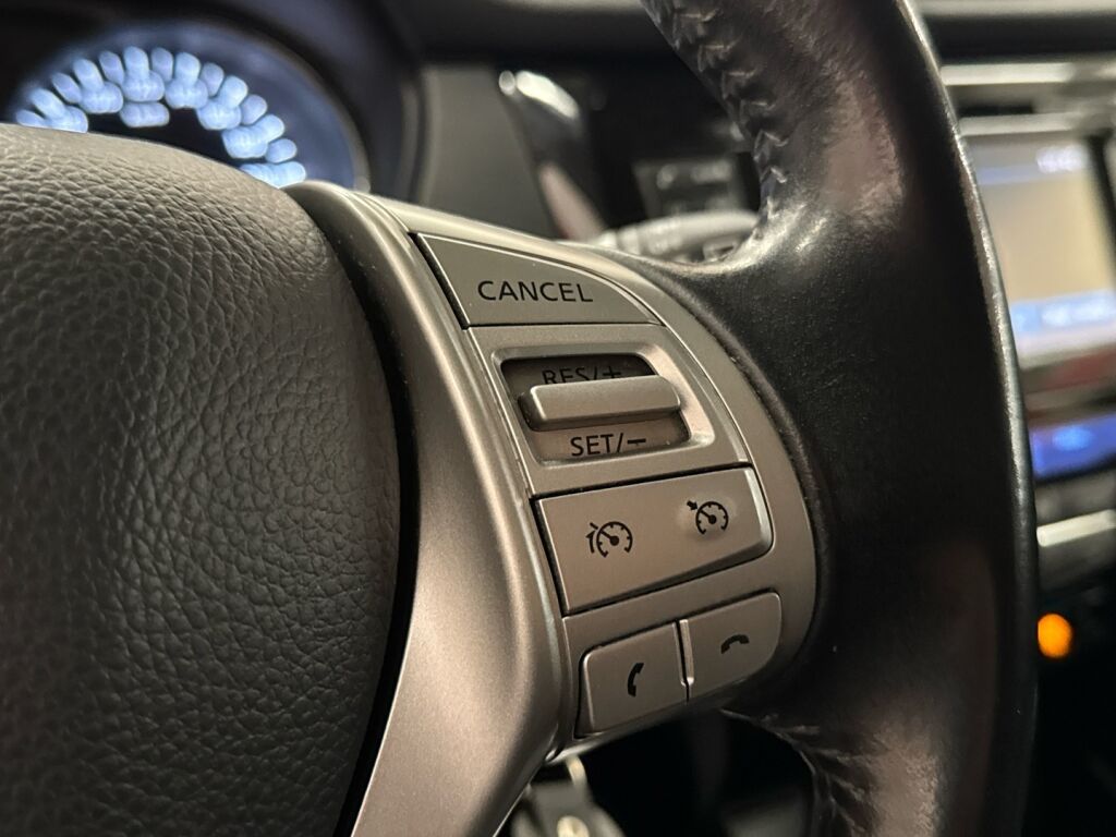 Nissan Qashqai 2015 Punainen