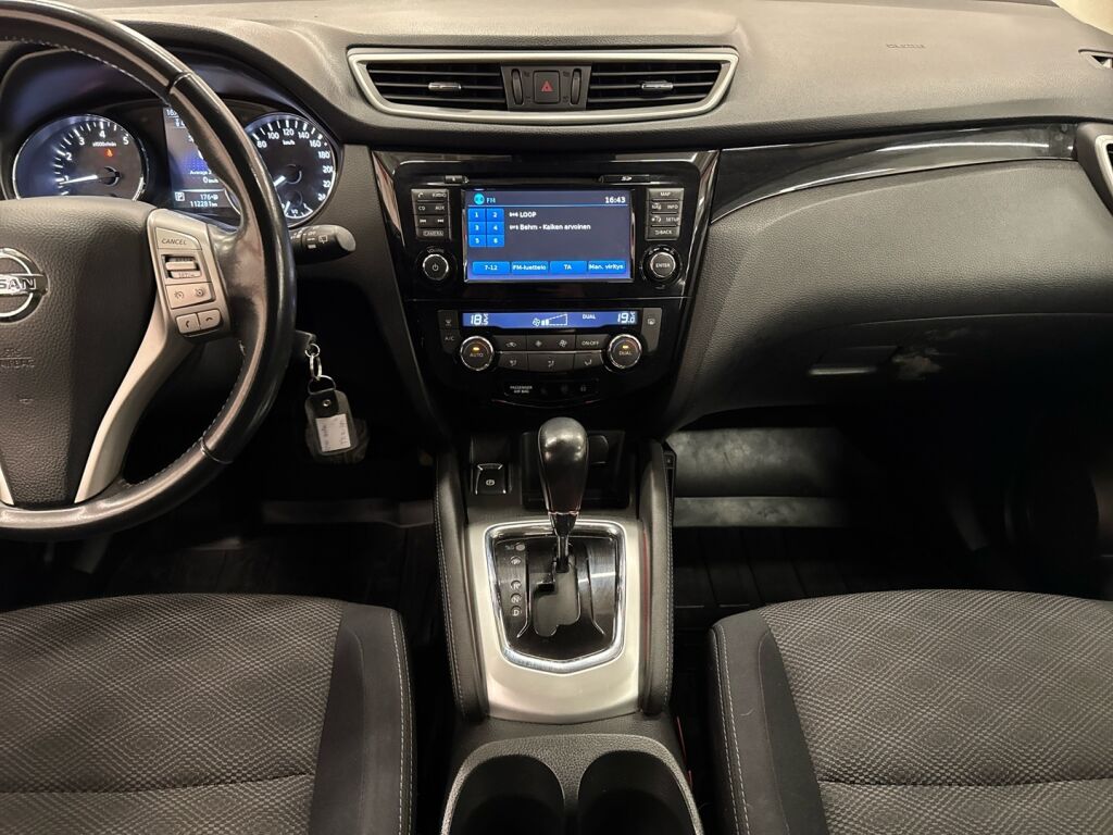 Nissan Qashqai 2015 Punainen