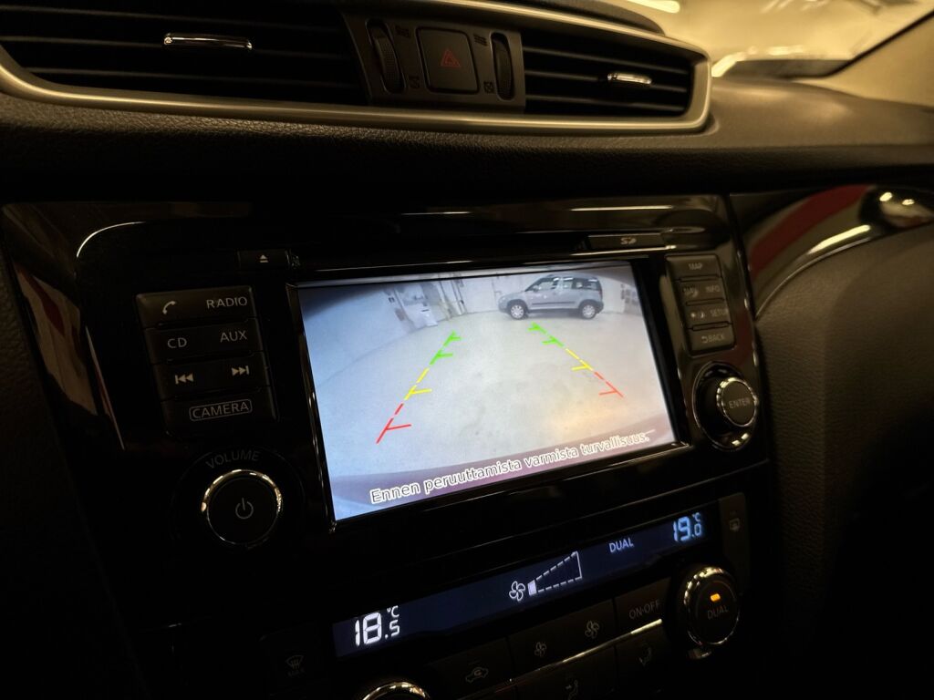 Nissan Qashqai 2015 Punainen