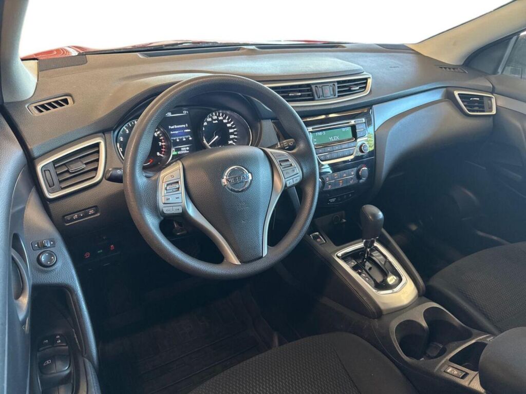 Nissan Qashqai 2015 Punainen