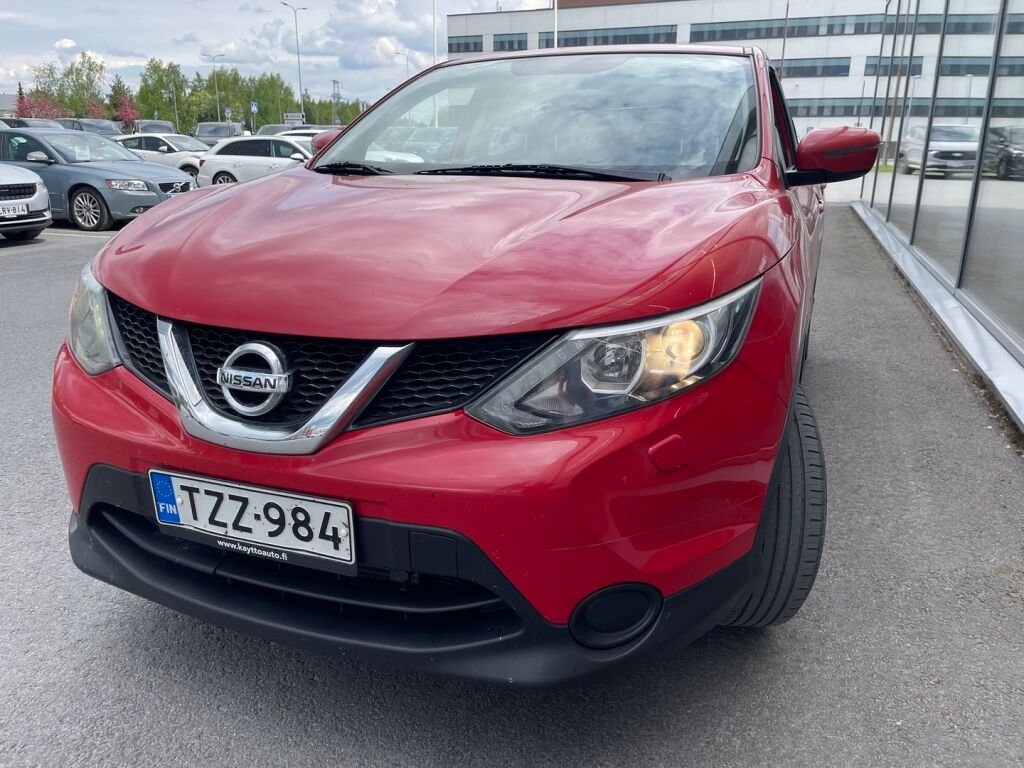 Nissan Qashqai 2015 Punainen