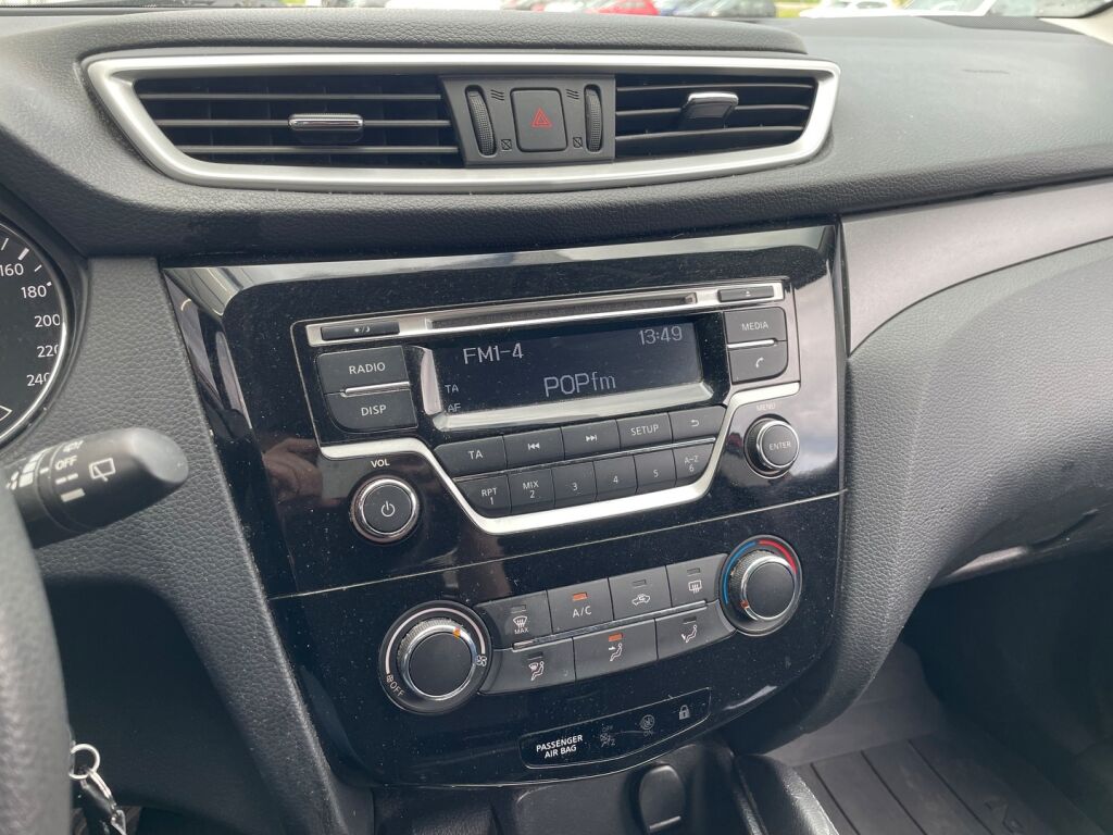 Nissan Qashqai 2015 Punainen
