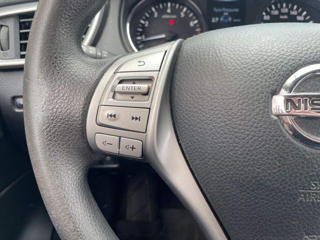 Nissan Qashqai 2015 Punainen