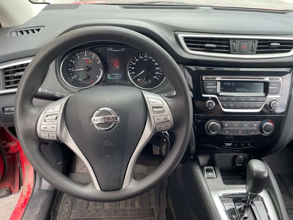 Nissan Qashqai 2015 Punainen