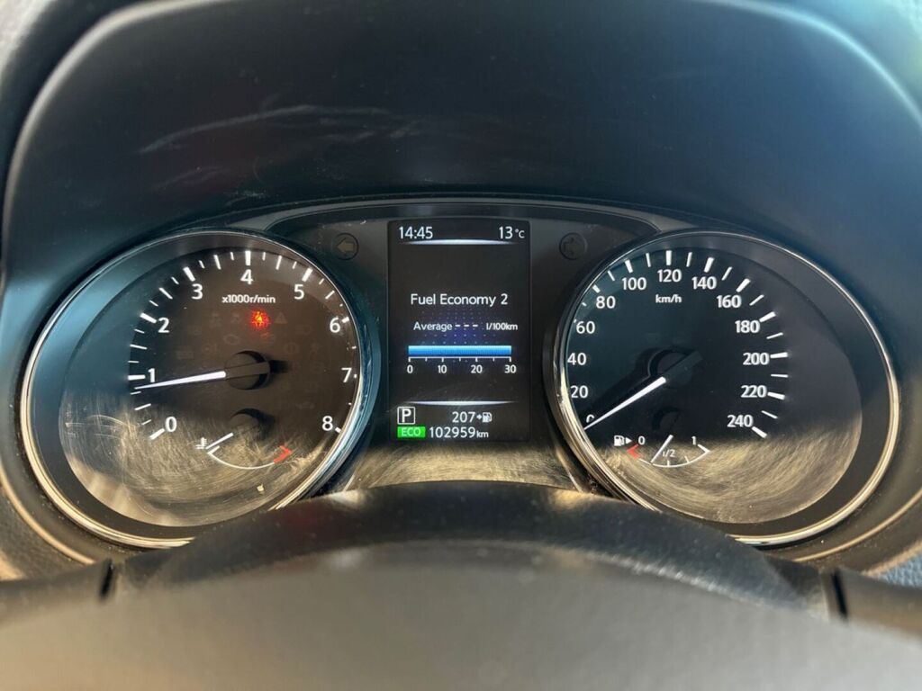 Nissan Qashqai 2015 Punainen