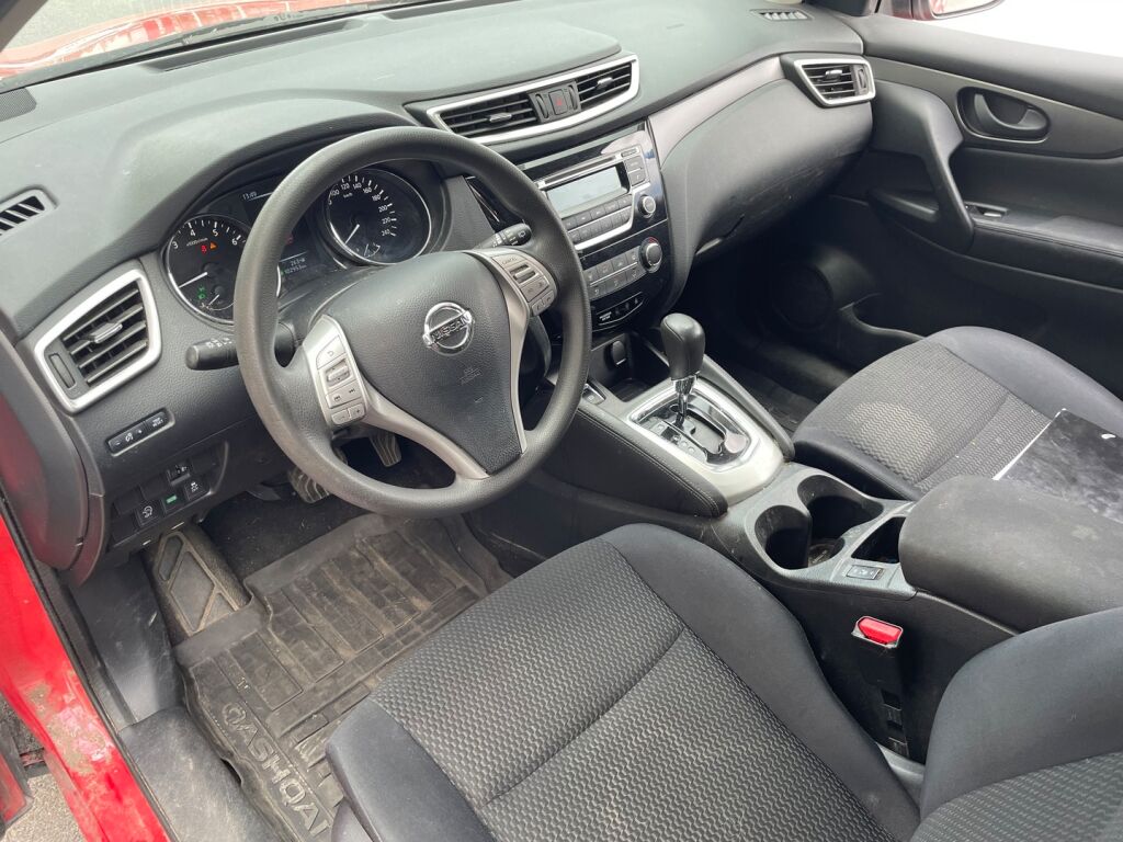 Nissan Qashqai 2015 Punainen