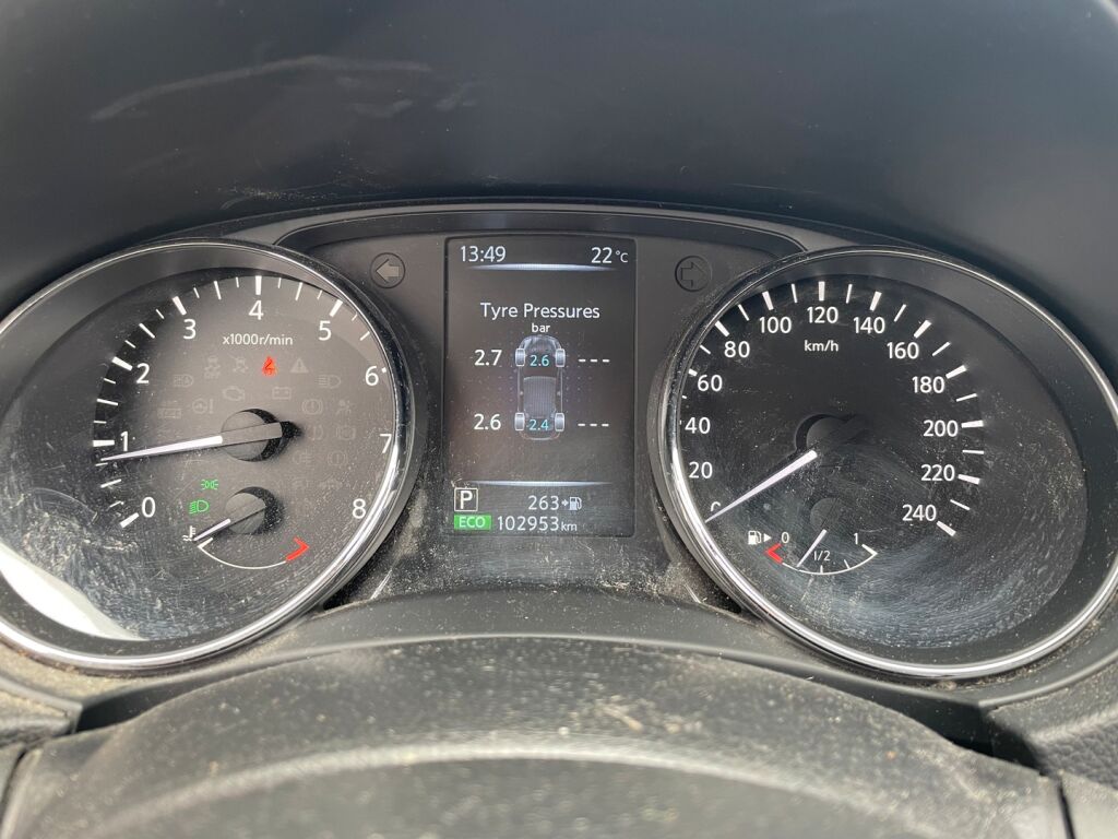 Nissan Qashqai 2015 Punainen