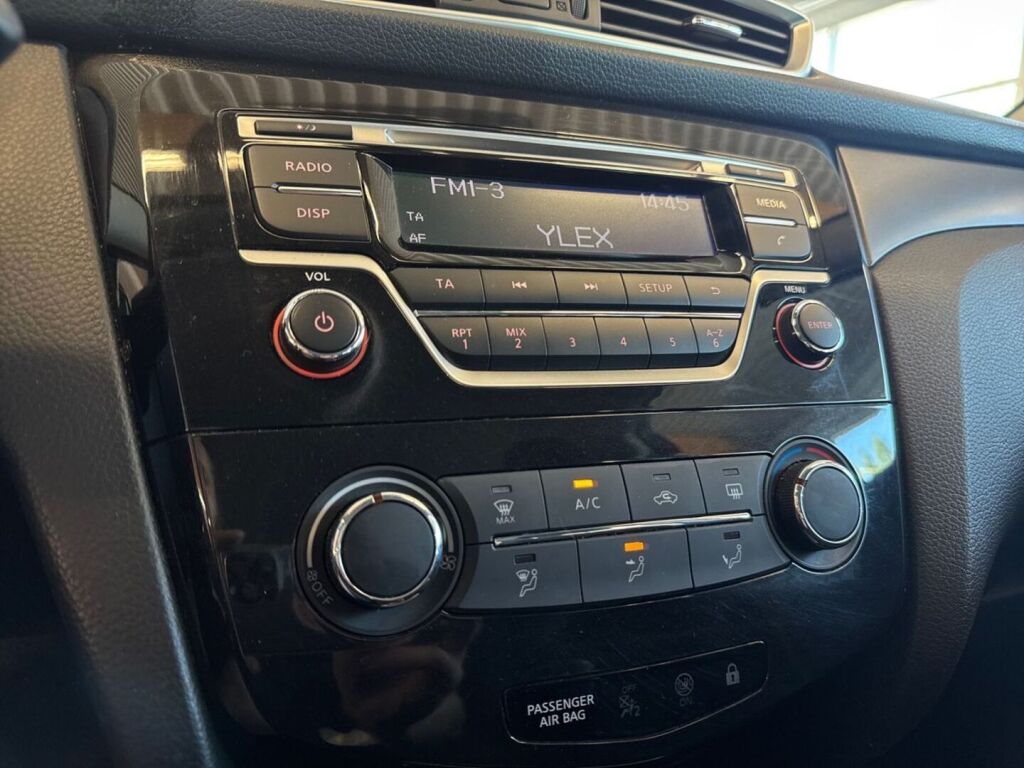 Nissan Qashqai 2015 Punainen