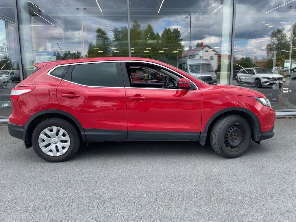 Nissan Qashqai 2015 Punainen