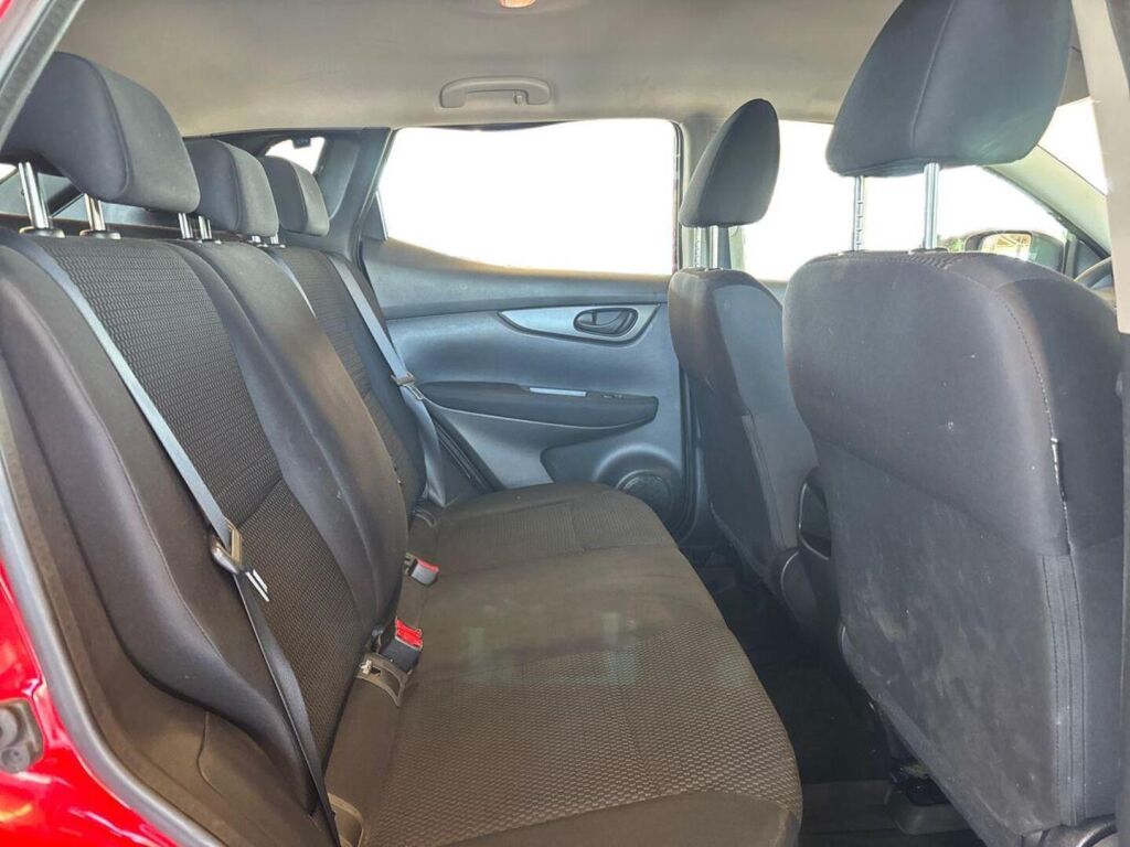 Nissan Qashqai 2015 Punainen