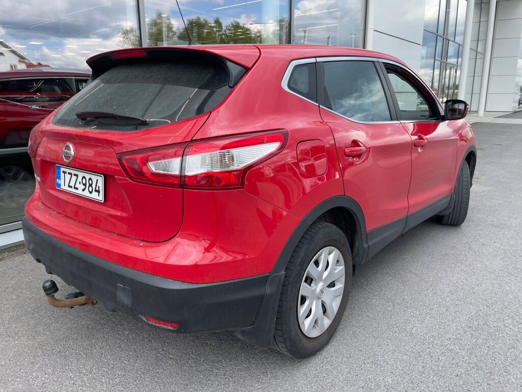 Nissan Qashqai 2015 Punainen