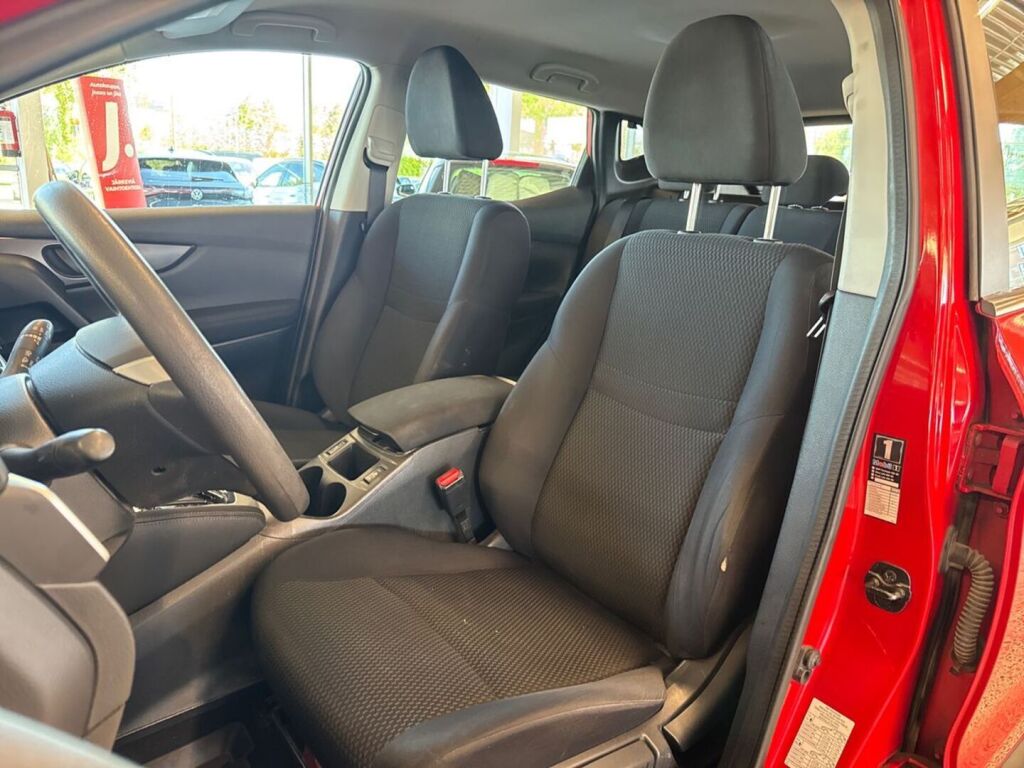 Nissan Qashqai 2015 Punainen