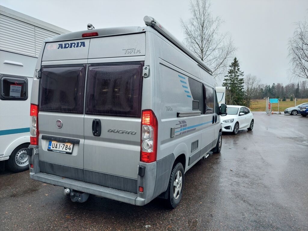 Adria Twin 600 SP 2009 Harmaa