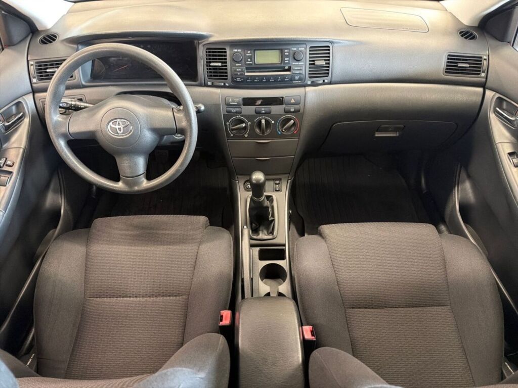 Toyota Corolla 2005 Punainen