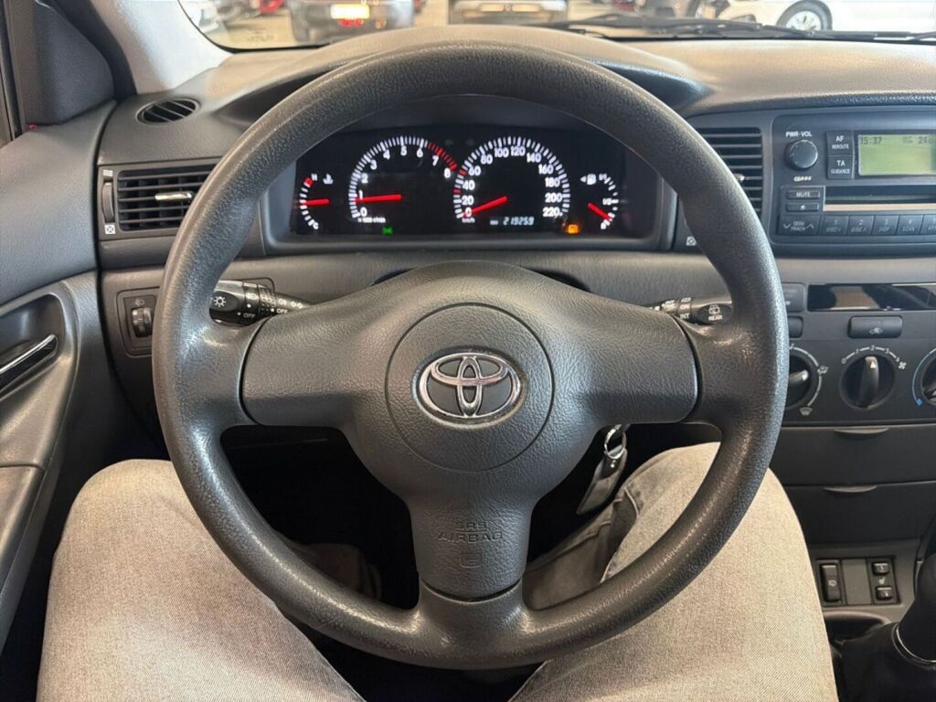 Toyota Corolla 2005 Punainen