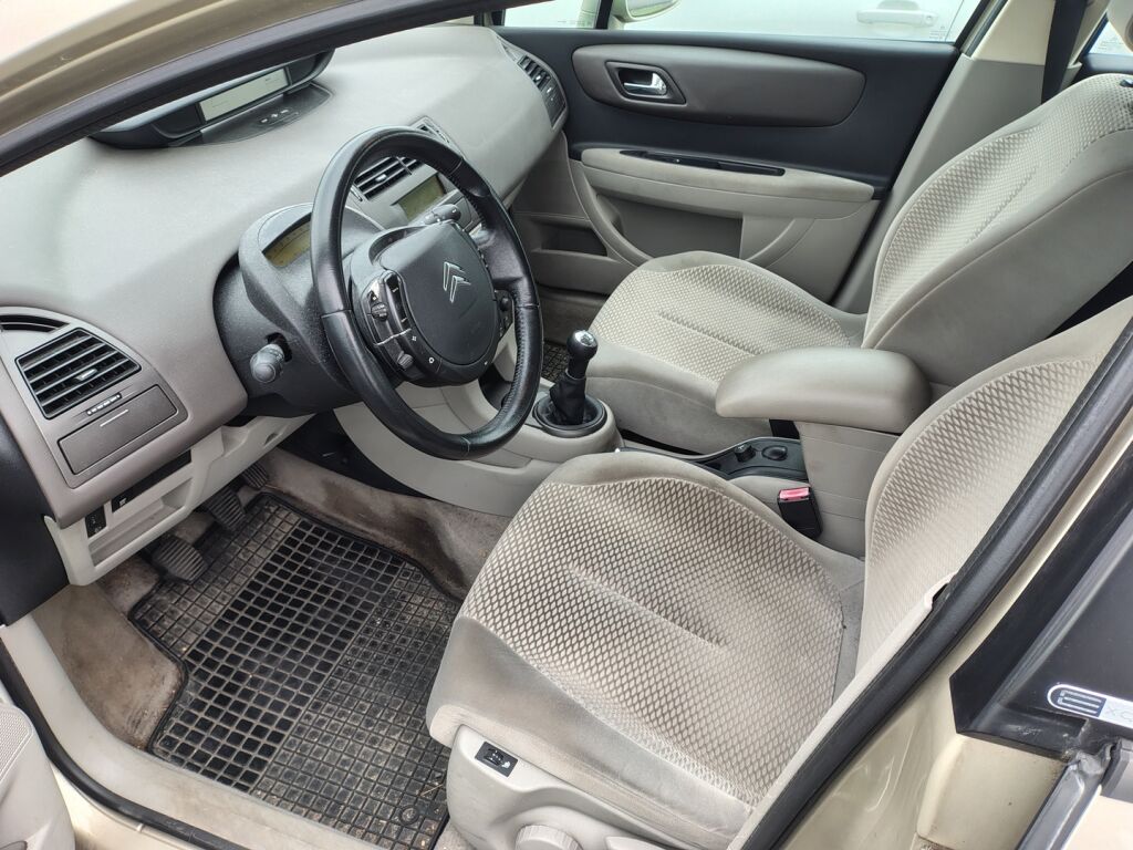 Citroen C4 2007 Ruskea (beige)