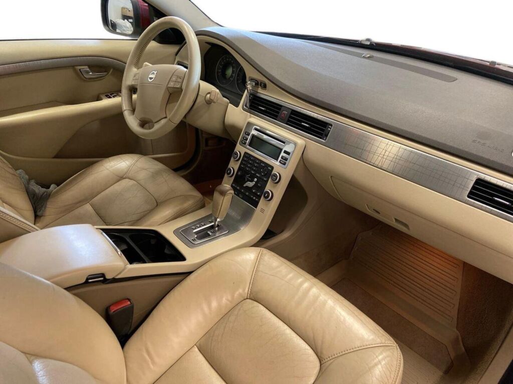 Volvo XC70 2008 Punainen