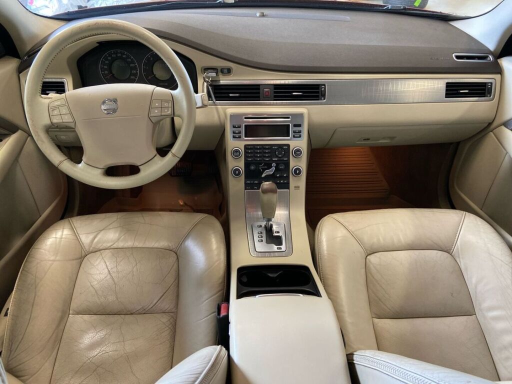 Volvo XC70 2008 Punainen
