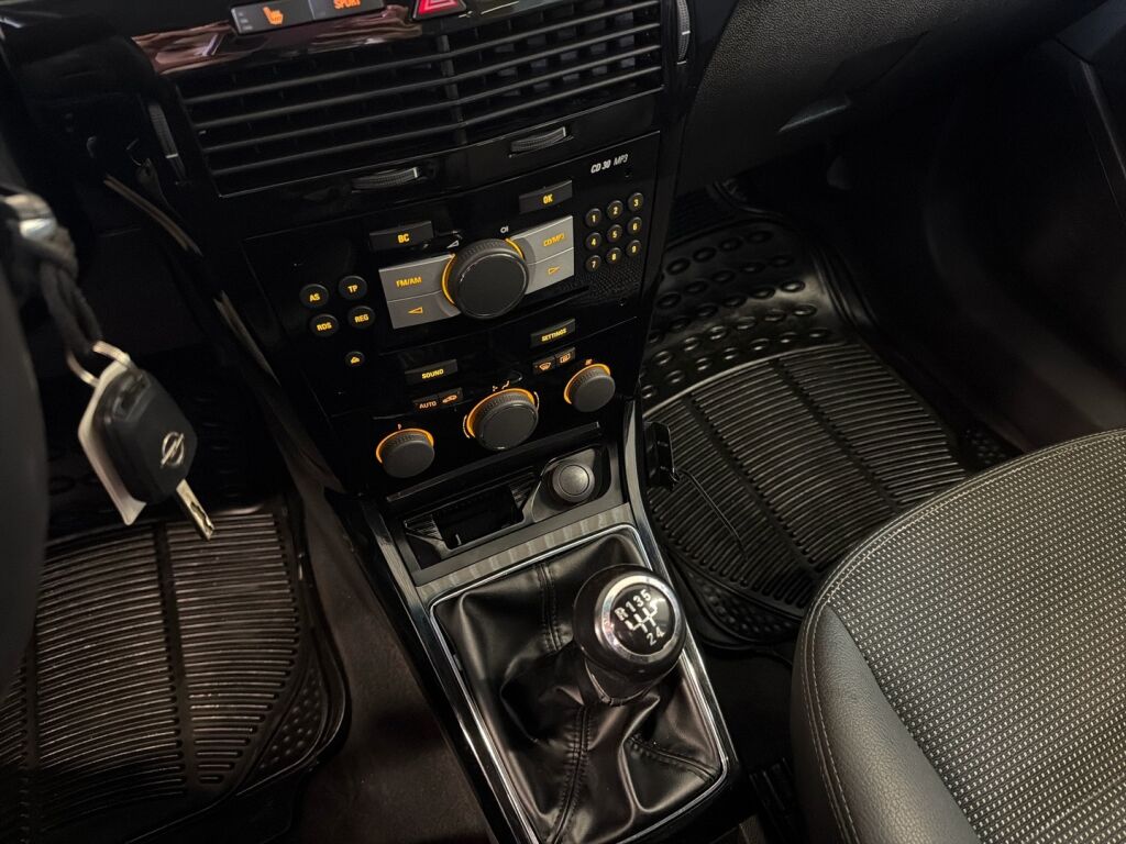 Opel Astra 2009 Hopea