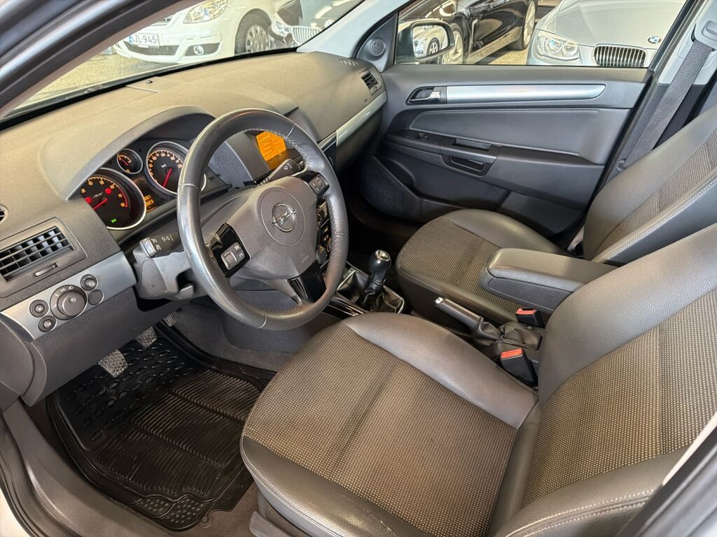 Opel Astra 2009 Hopea