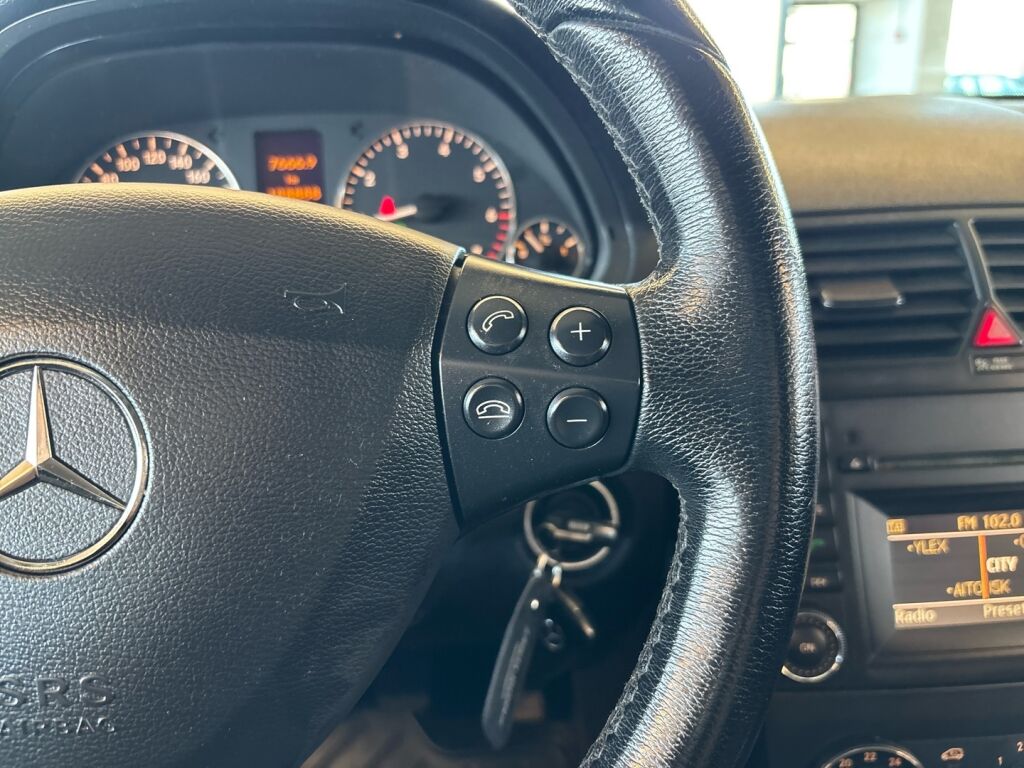 Mercedes-Benz A 2009 Punainen