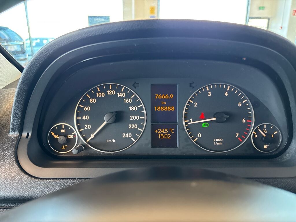 Mercedes-Benz A 2009 Punainen