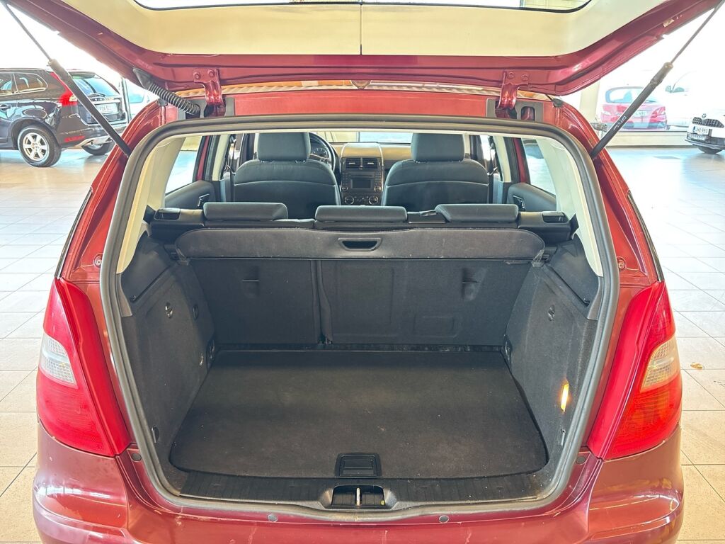 Mercedes-Benz A 2009 Punainen