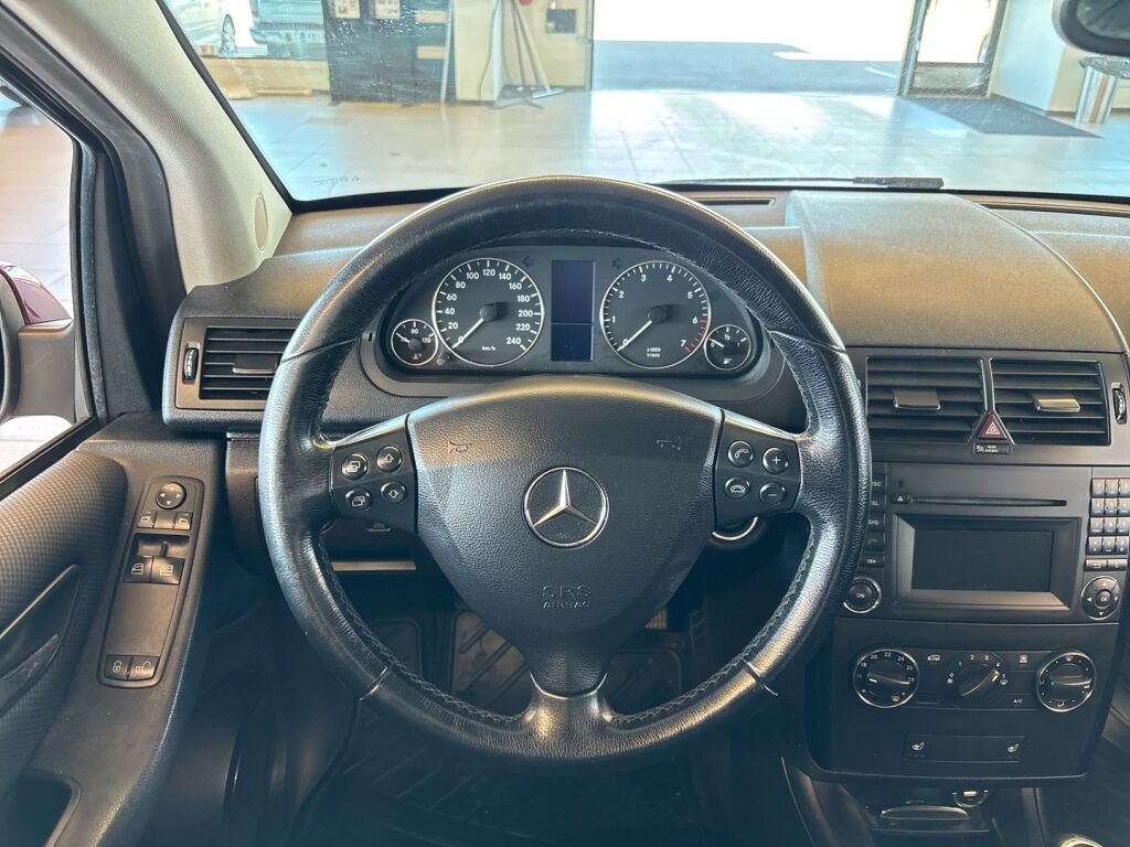 Mercedes-Benz A 2009 Punainen