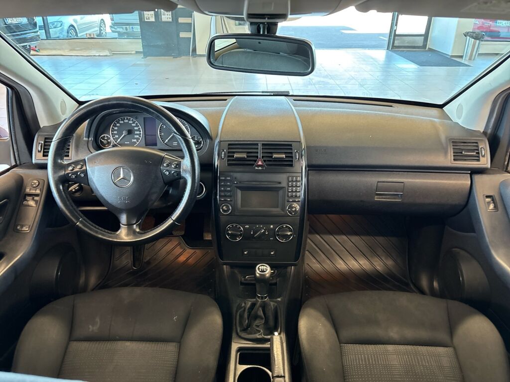 Mercedes-Benz A 2009 Punainen