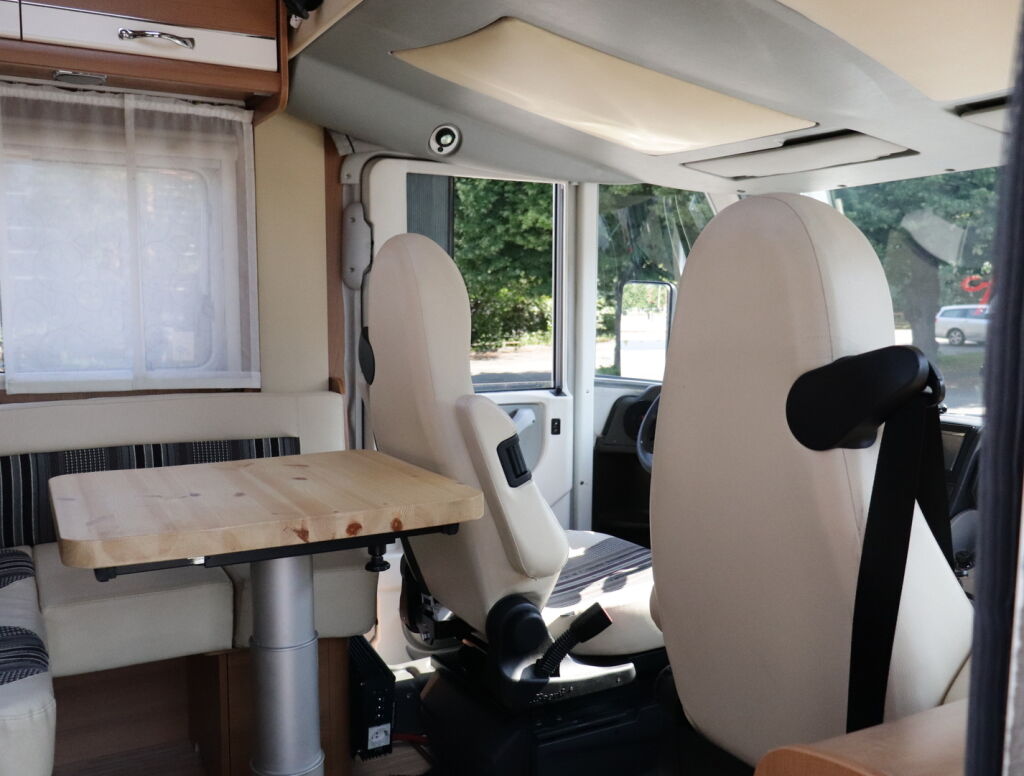 LMC Liberty Explorer I 680 G 2009 Valkoinen