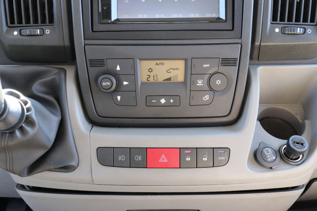 LMC Liberty Explorer I 680 G 2009 Valkoinen