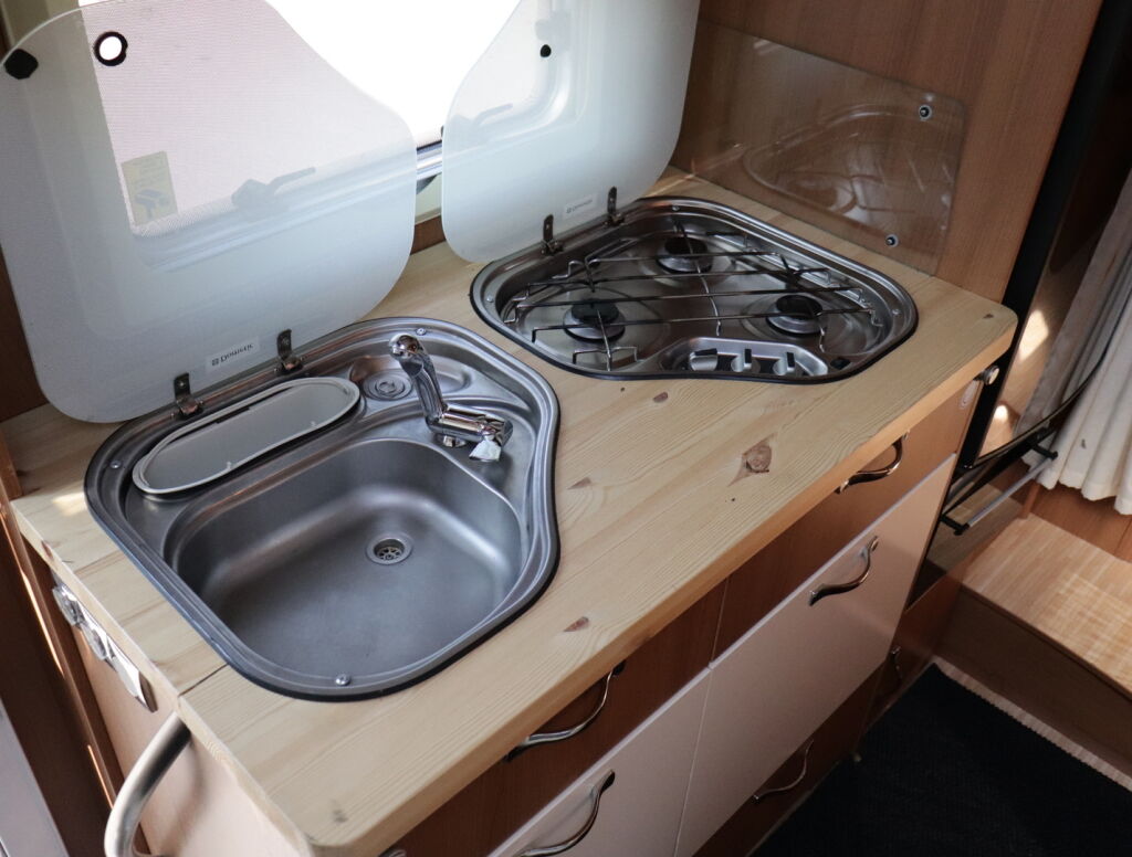 LMC Liberty Explorer I 680 G 2009 Valkoinen