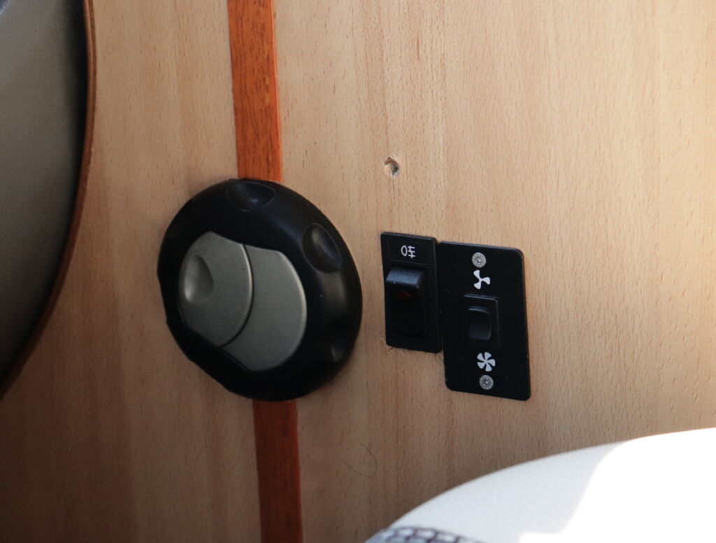 LMC Liberty Explorer I 680 G 2009 Valkoinen