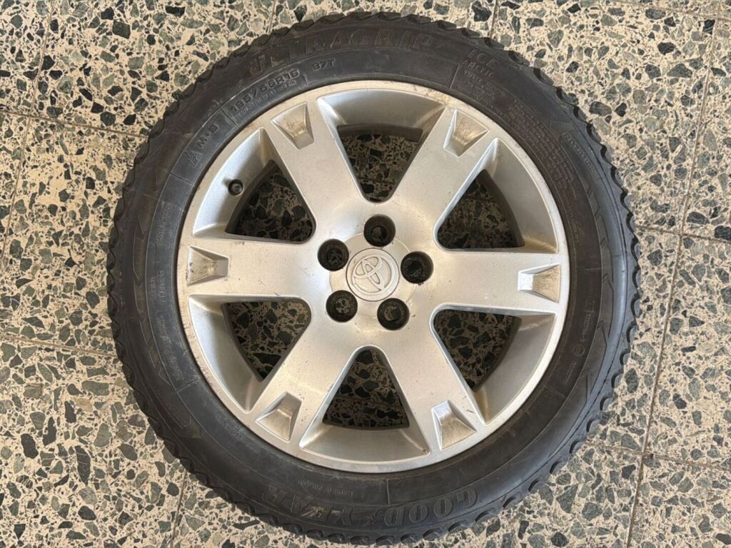 Toyota Prius 2007 Monivär.