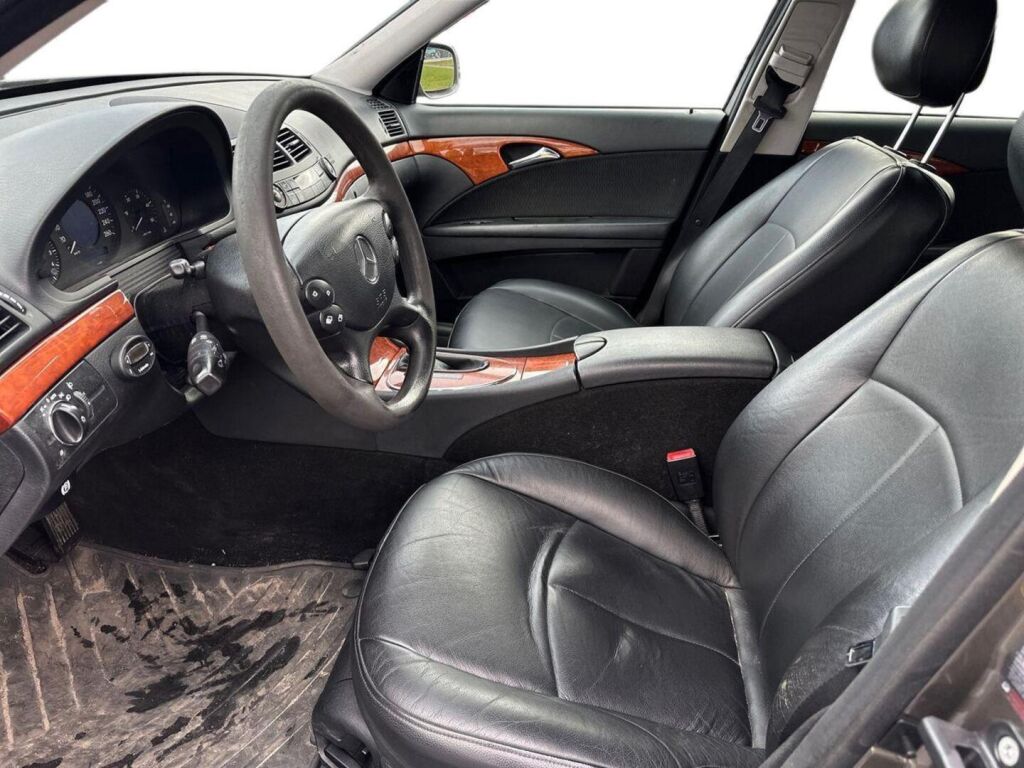 Mercedes-Benz E 2009 Harmaa