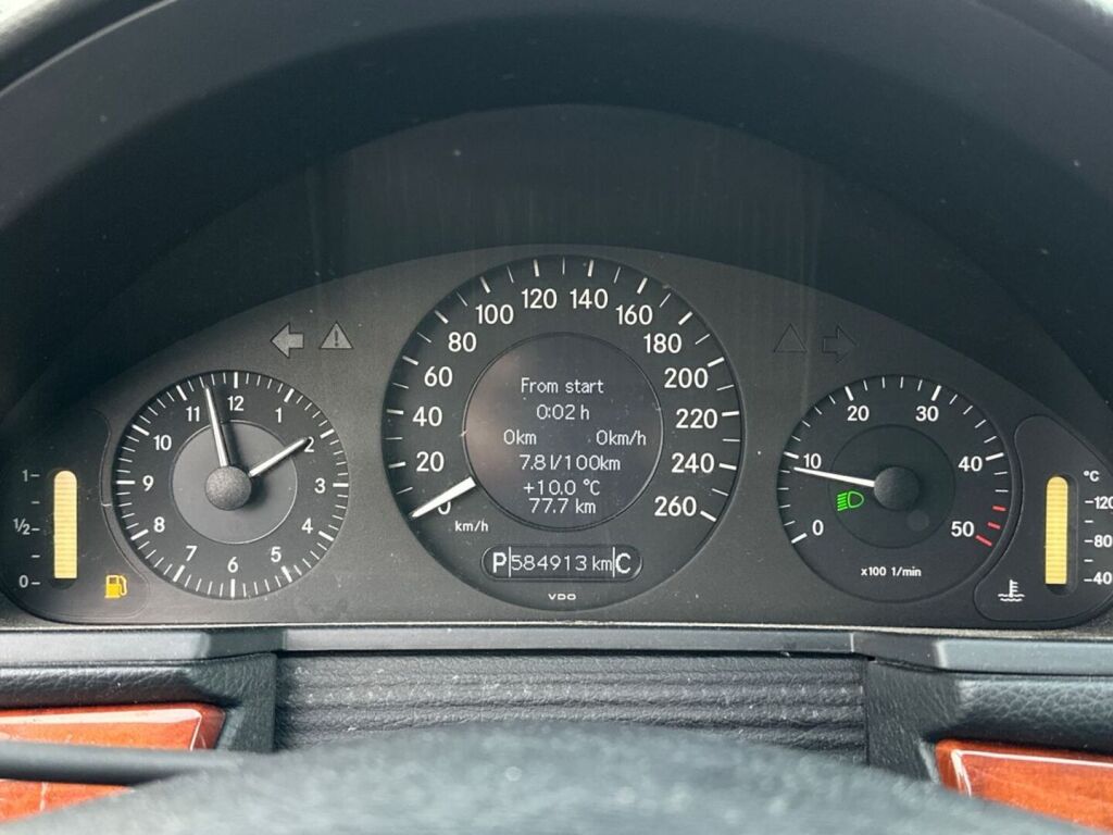 Mercedes-Benz E 2009 Harmaa