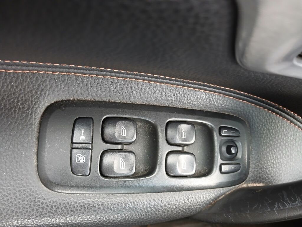 Volvo S60 2008 Musta